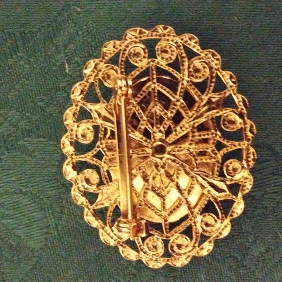 🔴3/$25 FAUX PEARL GOLD TONE PIN - Picture 2 of 3